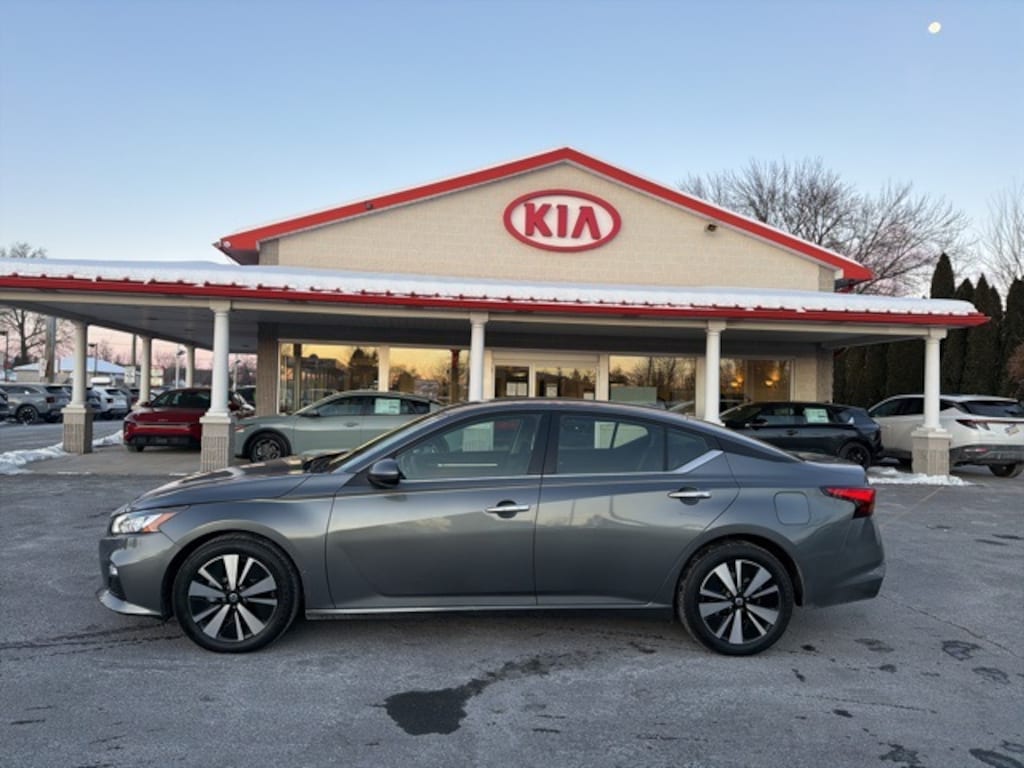 Used 2022 Nissan Altima 2.5 SV Sedan