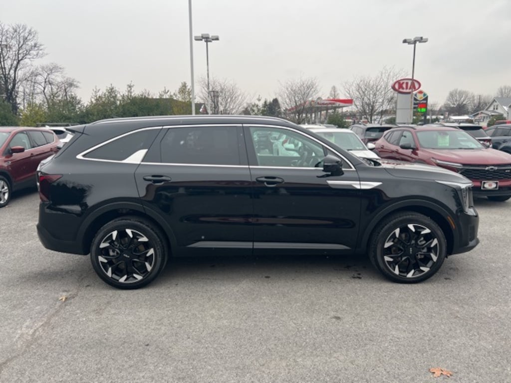 Used 2025 Kia Sorento EX SUV