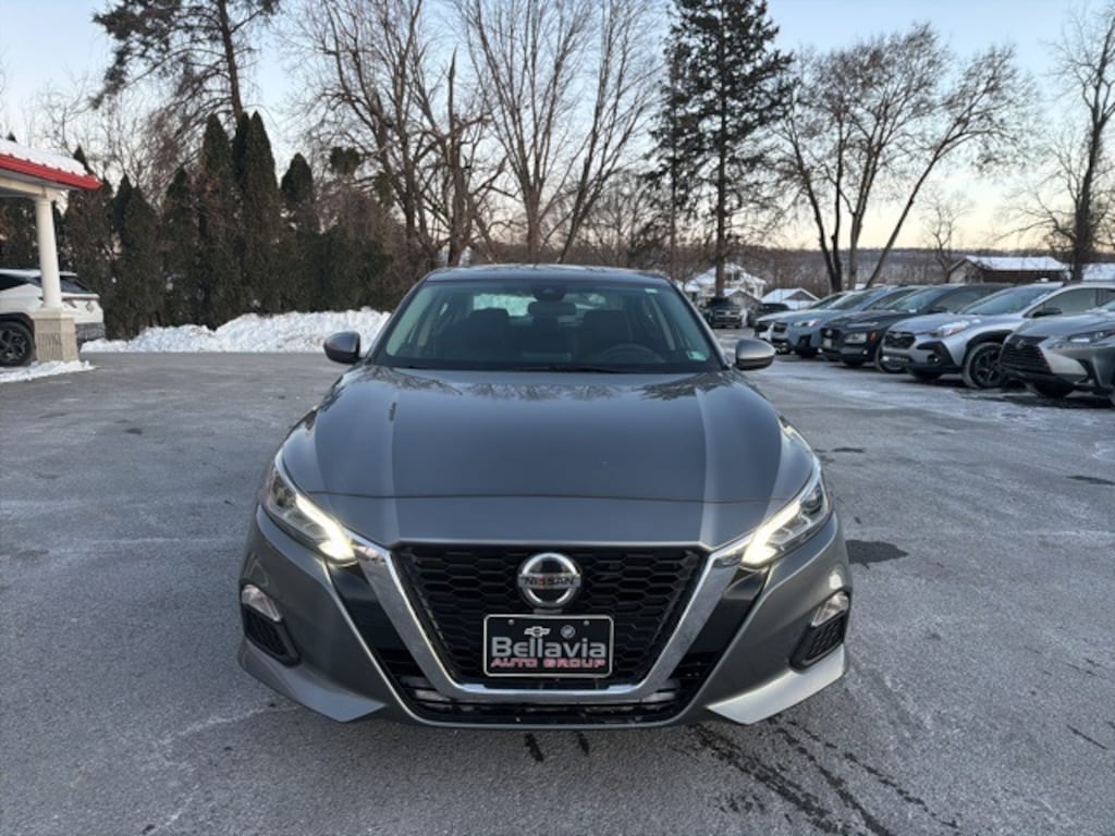 Used 2022 Nissan Altima 2.5 SV Sedan
