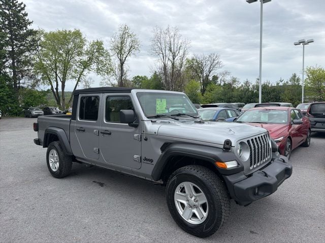 2020 Jeep Gladiator Sport S's photo
