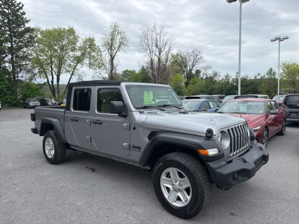 Used 2020 Jeep Gladiator Sport Truck