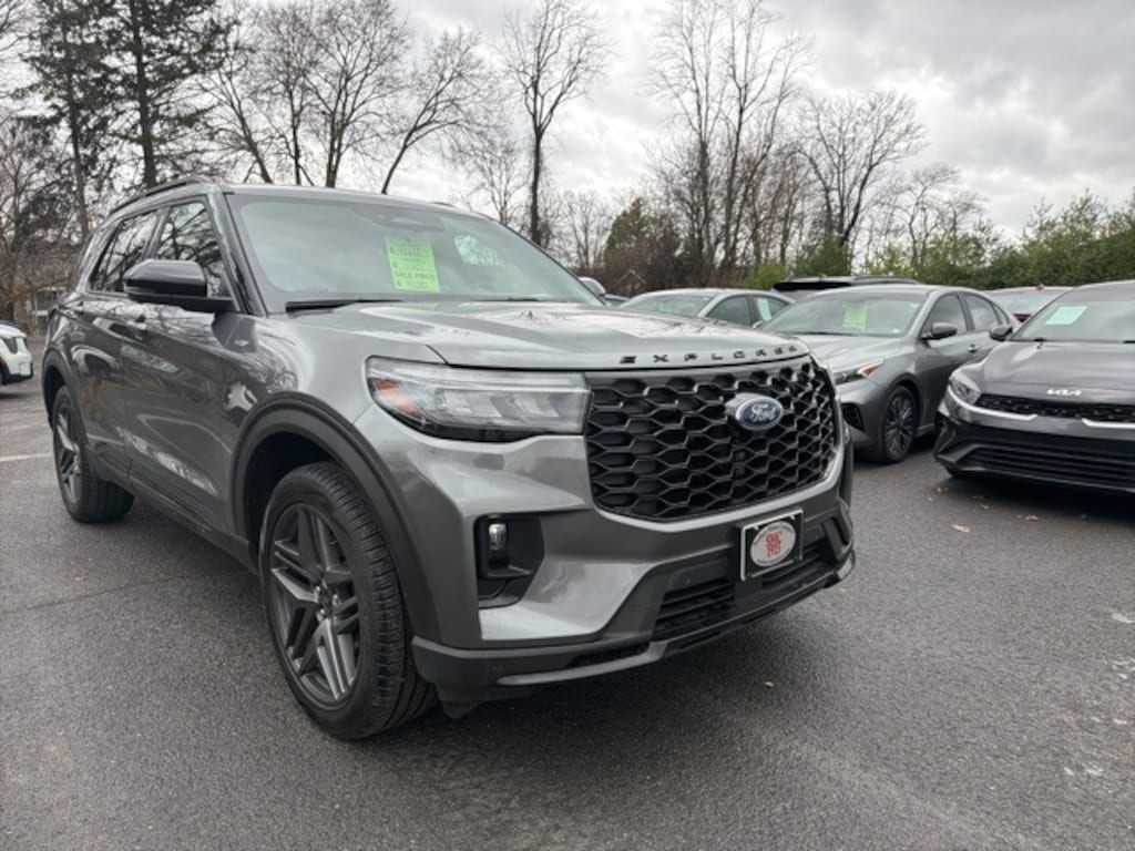 Used 2025 Ford Explorer ST-Line SUV