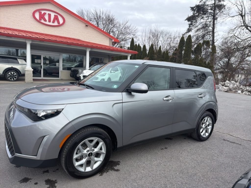 Used 2025 Kia Soul LX Hatchback