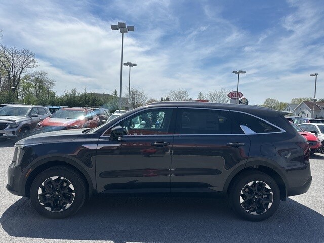 2025 Kia Sorento S photo 4