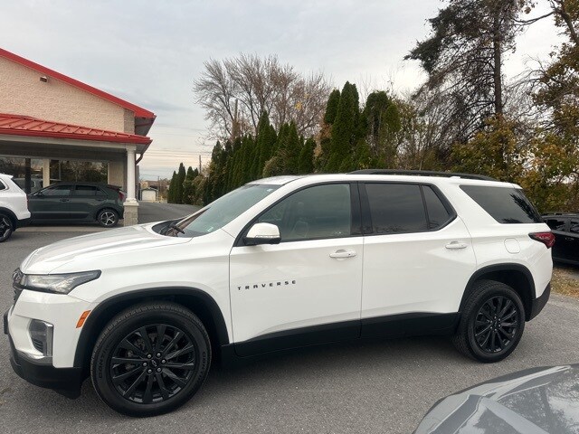 2023 Chevrolet Traverse RS photo 2
