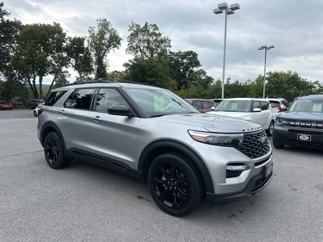 2023 Ford Explorer ST-LINE's photo