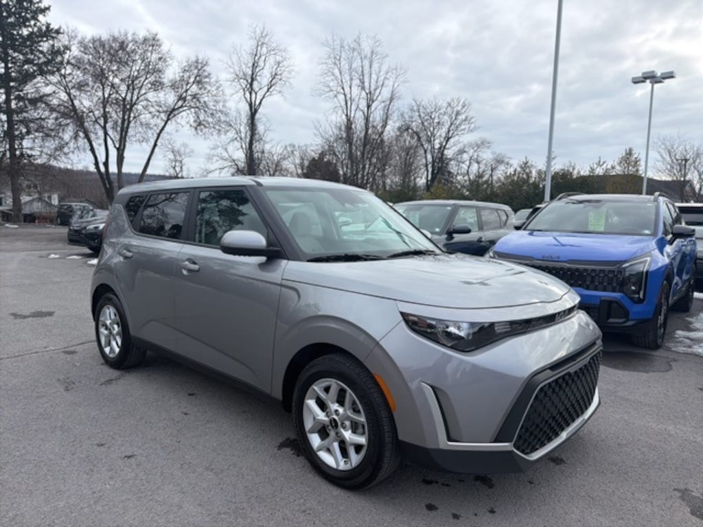 Used 2025 Kia Soul LX Hatchback