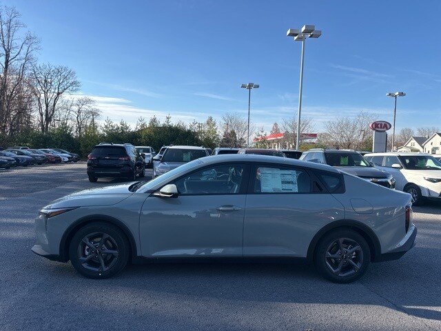 2025 Kia K4 LXS photo 4
