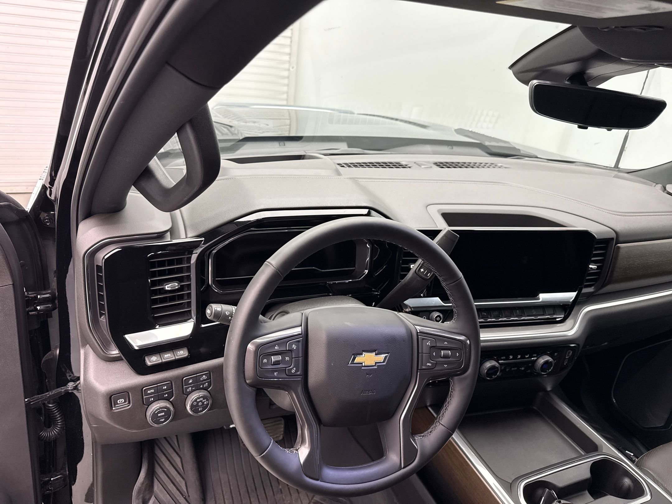 2025 Chevrolet Silverado 2500HD High Country photo 4