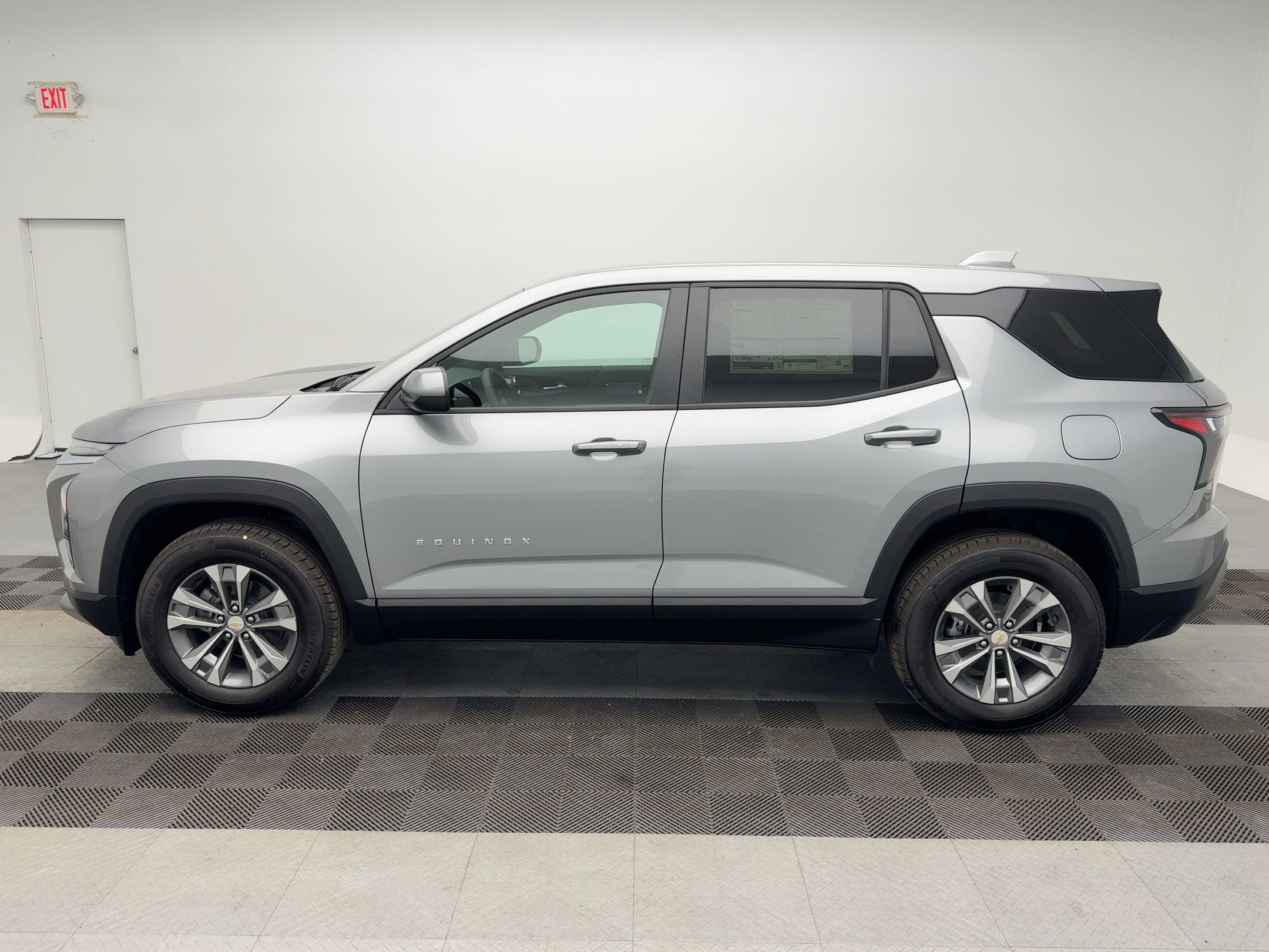 2026 Chevrolet Equinox LT photo 2