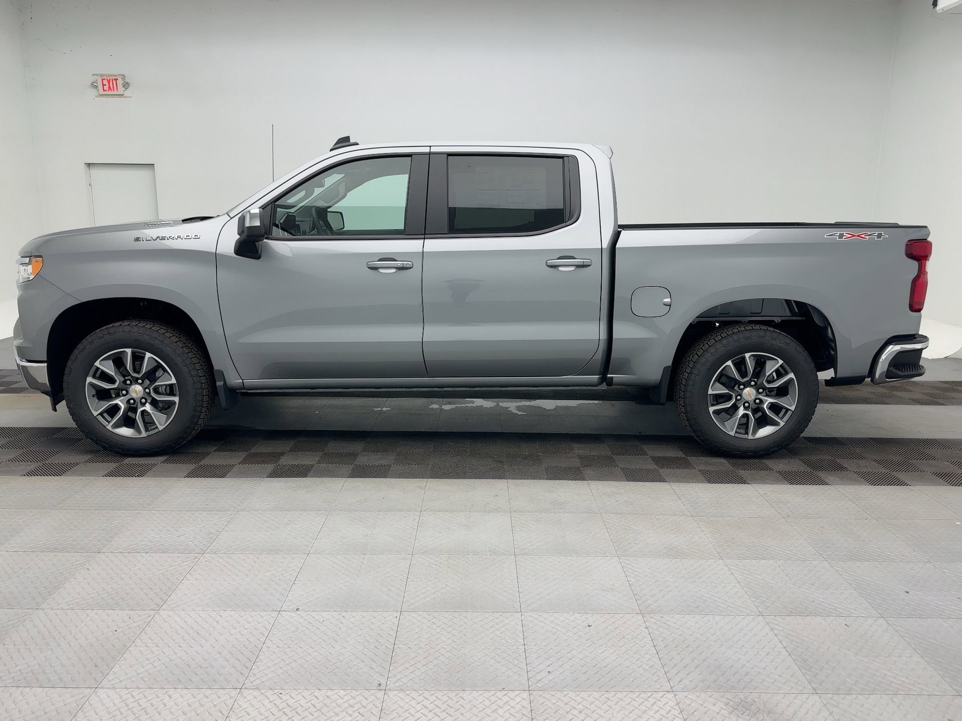 2026 Chevrolet Silverado 1500 LT photo 2