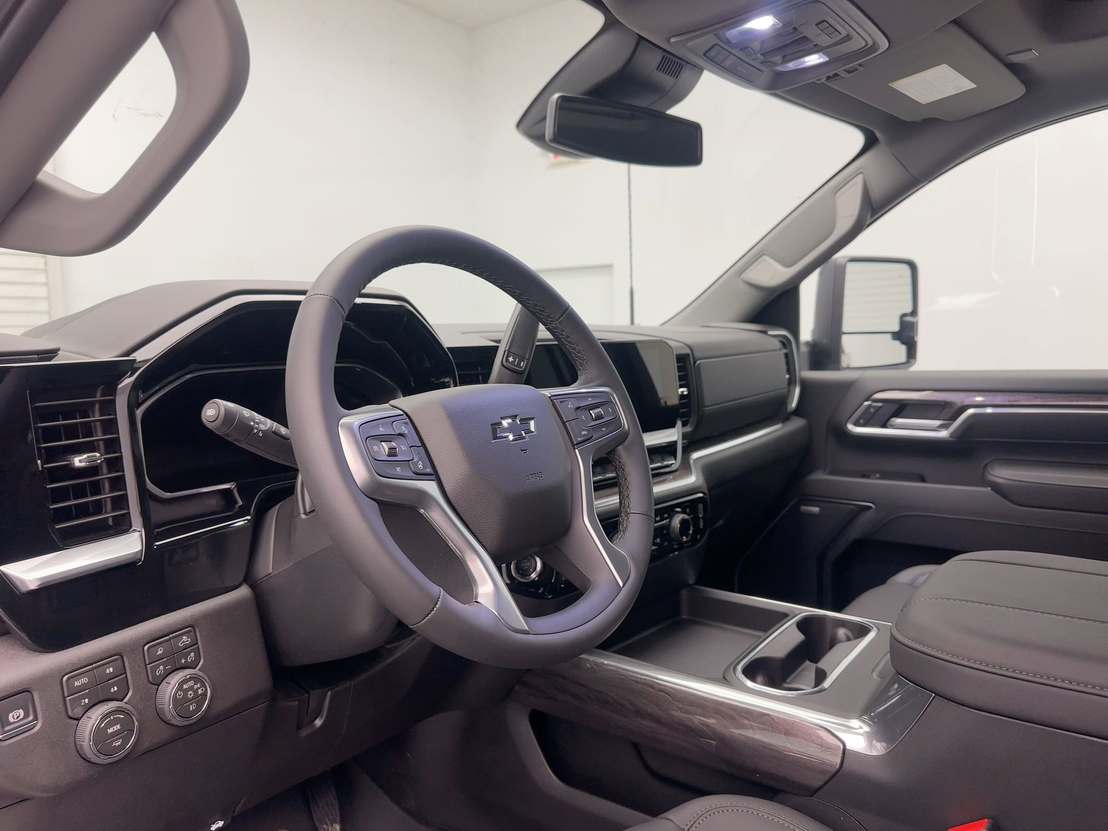 2026 Chevrolet Silverado 2500HD LTZ photo 3