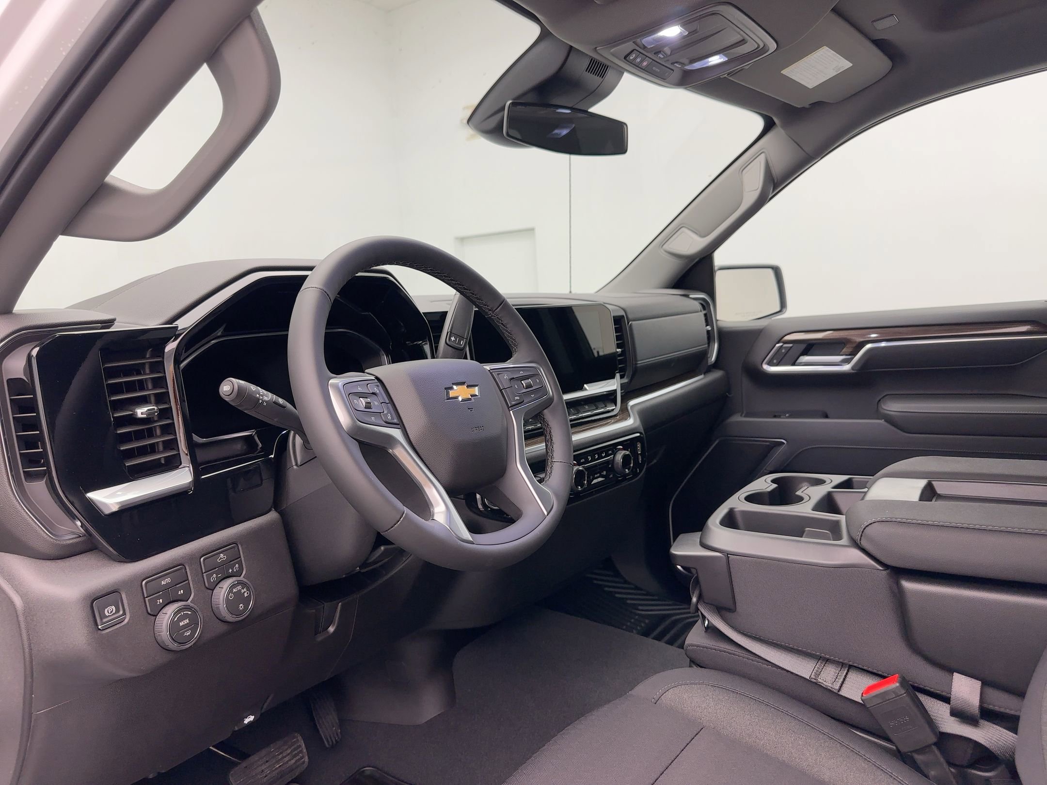 2026 Chevrolet Silverado 1500 LT photo 4