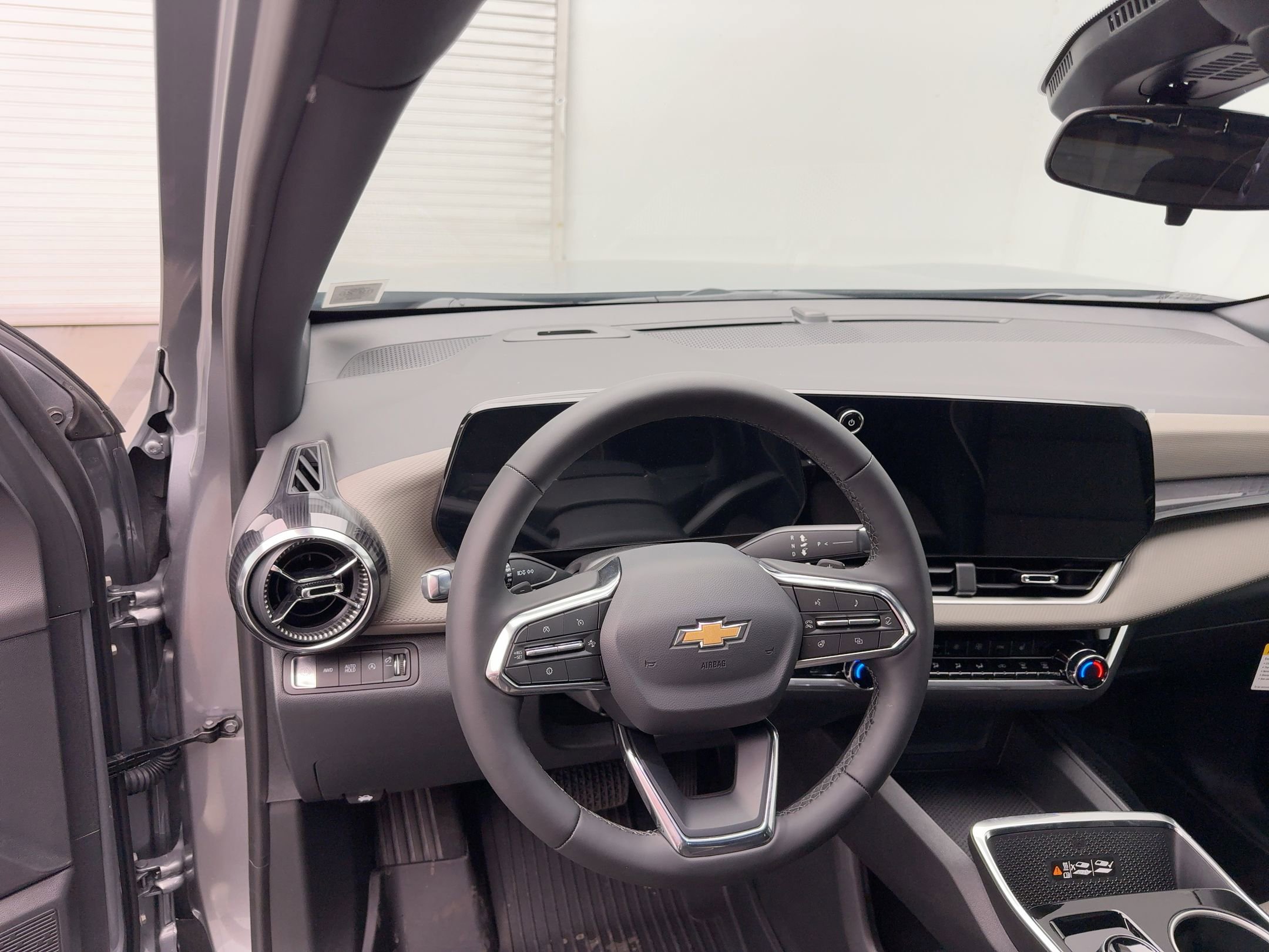 2026 Chevrolet Equinox LT photo 4