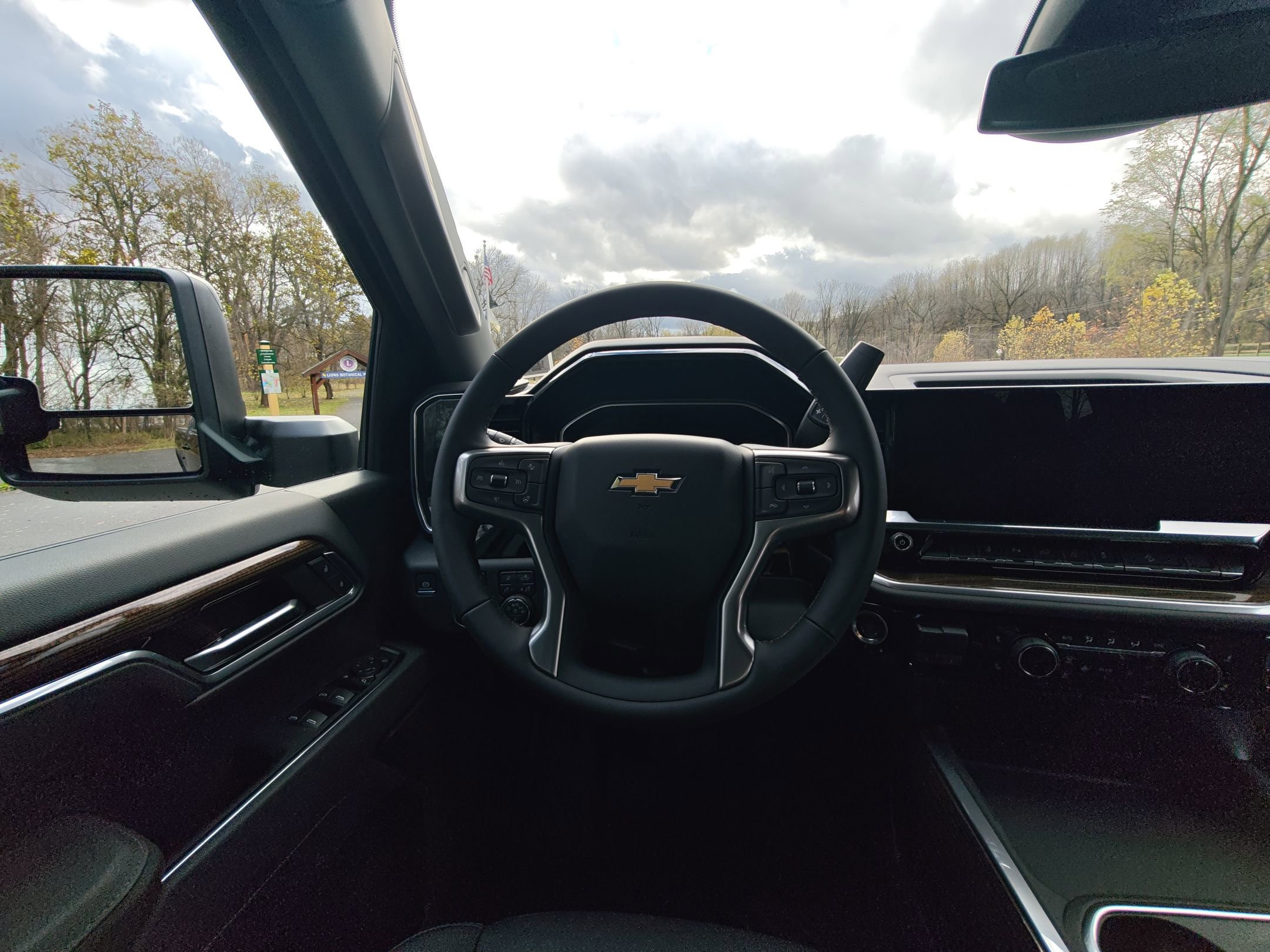 2026 Chevrolet Silverado 2500HD LT photo 4