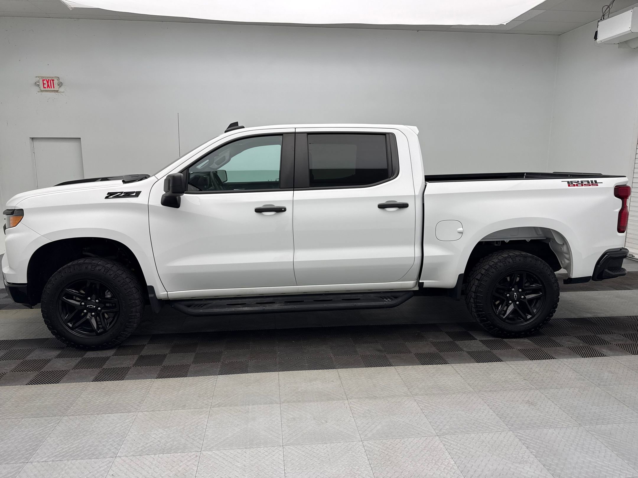 2023 Chevrolet Silverado 1500 Custom Trail Boss photo 2