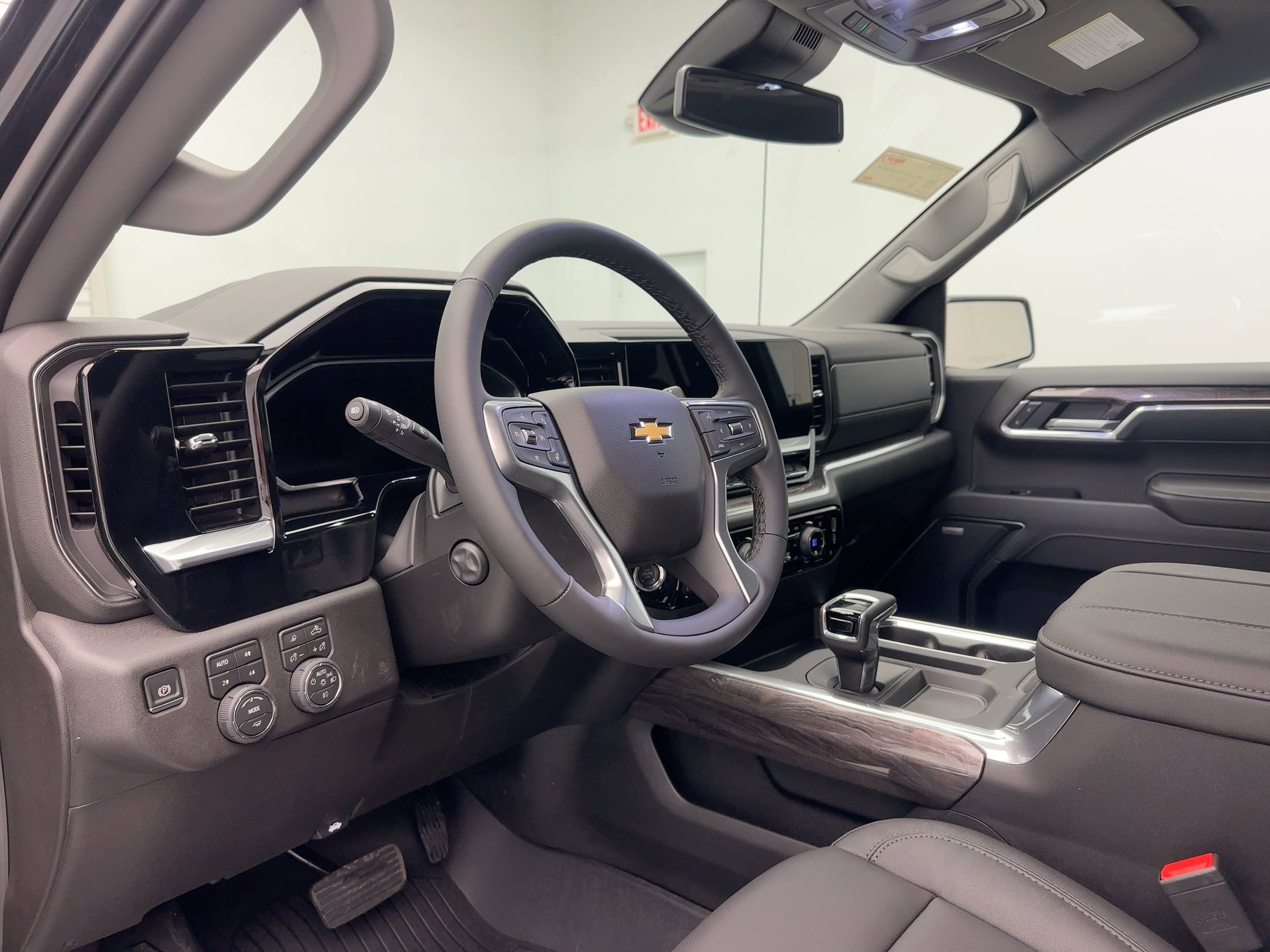 2026 Chevrolet Silverado 1500 LTZ photo 4