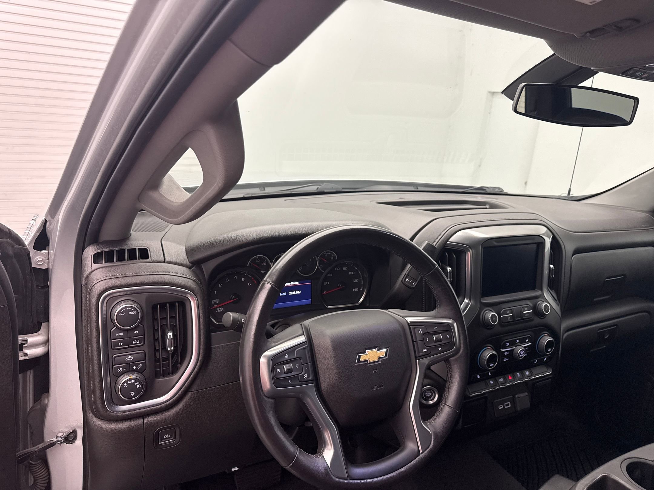 2022 Chevrolet Silverado 1500 LT photo 4