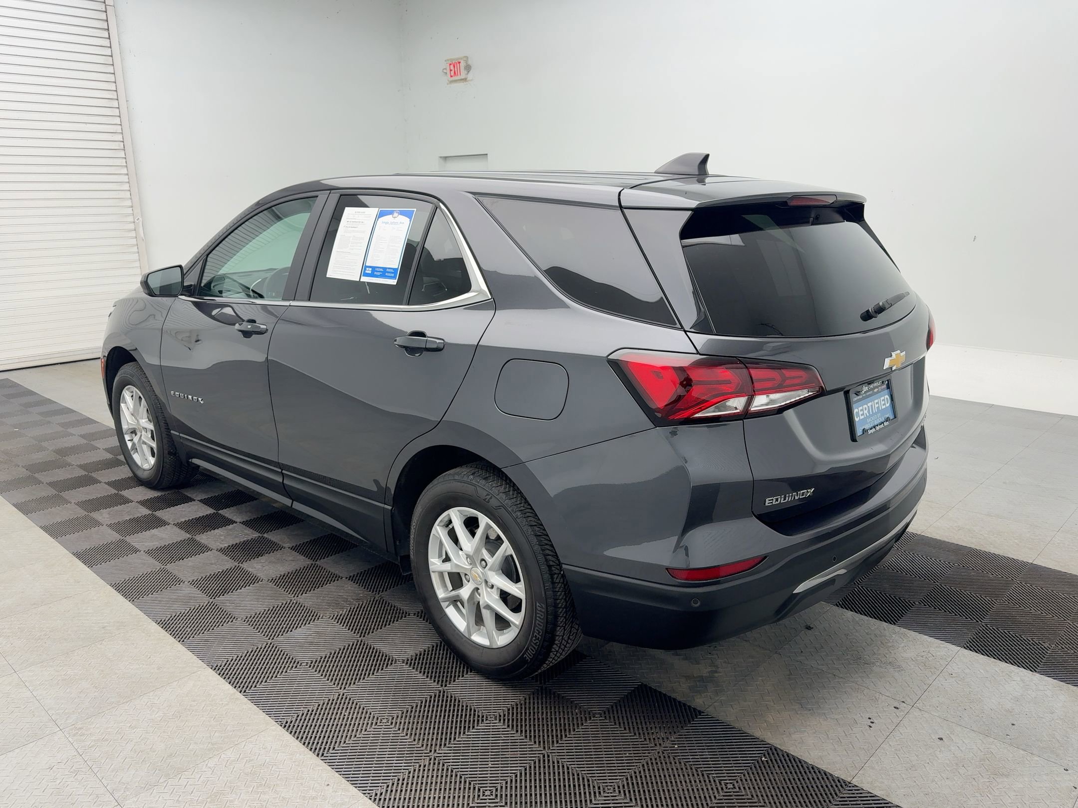 2023 Chevrolet Equinox LT photo 2
