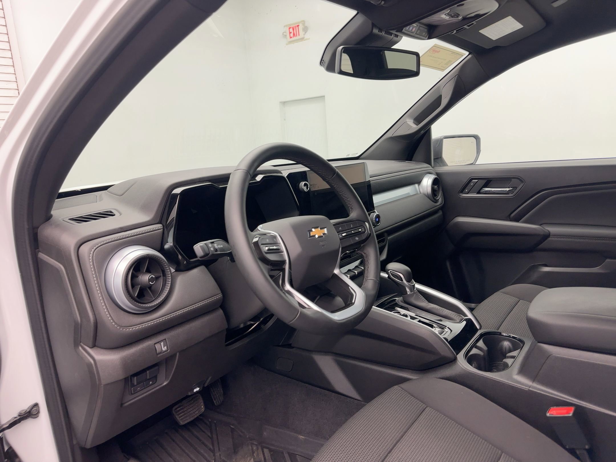 2025 Chevrolet Colorado Work Truck LT photo 4