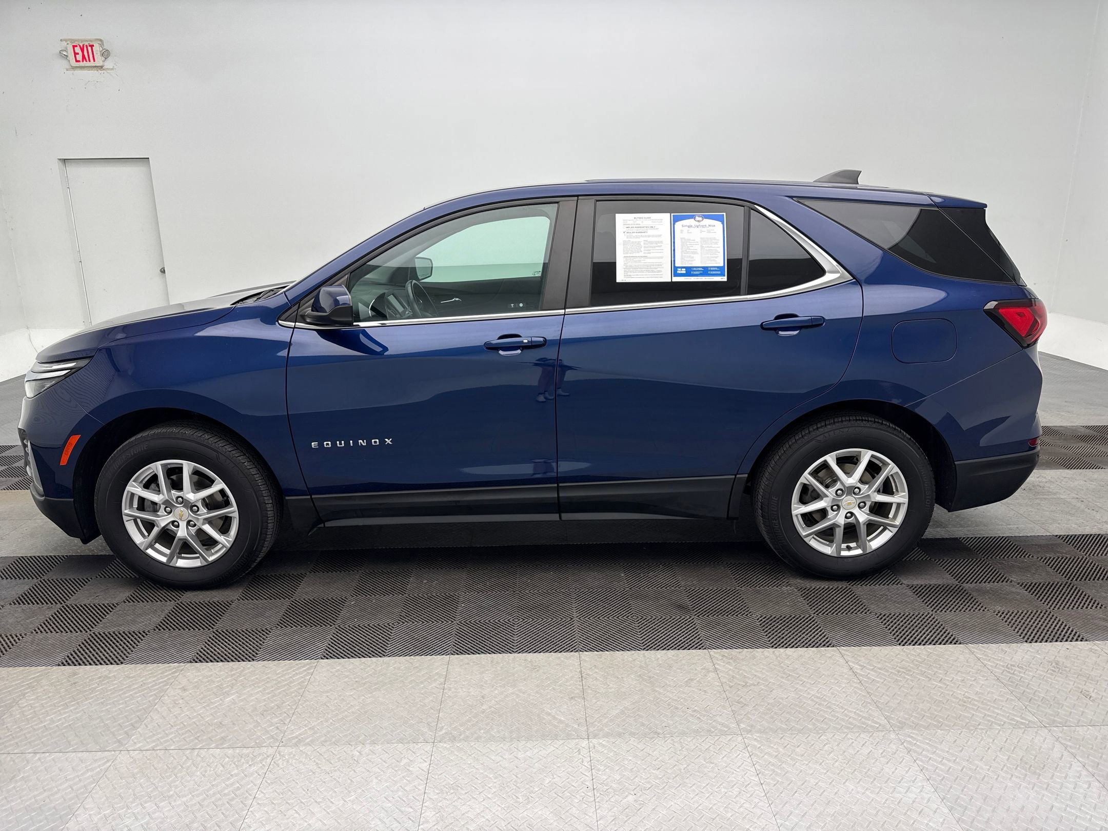 2022 Chevrolet Equinox LT photo 2