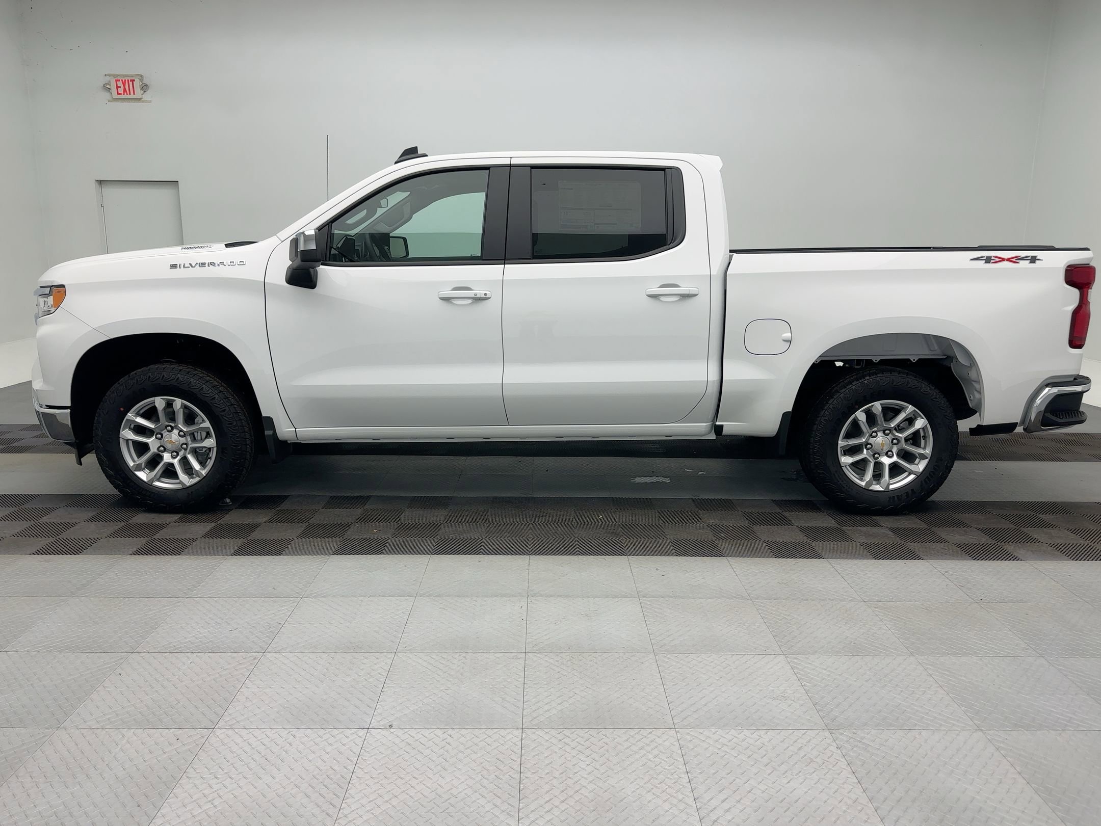 2026 Chevrolet Silverado 1500 LT photo 2