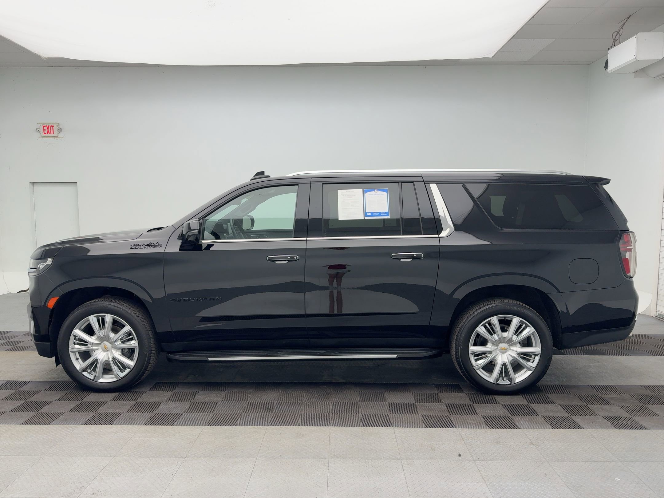 2024 Chevrolet Suburban High Country photo 2