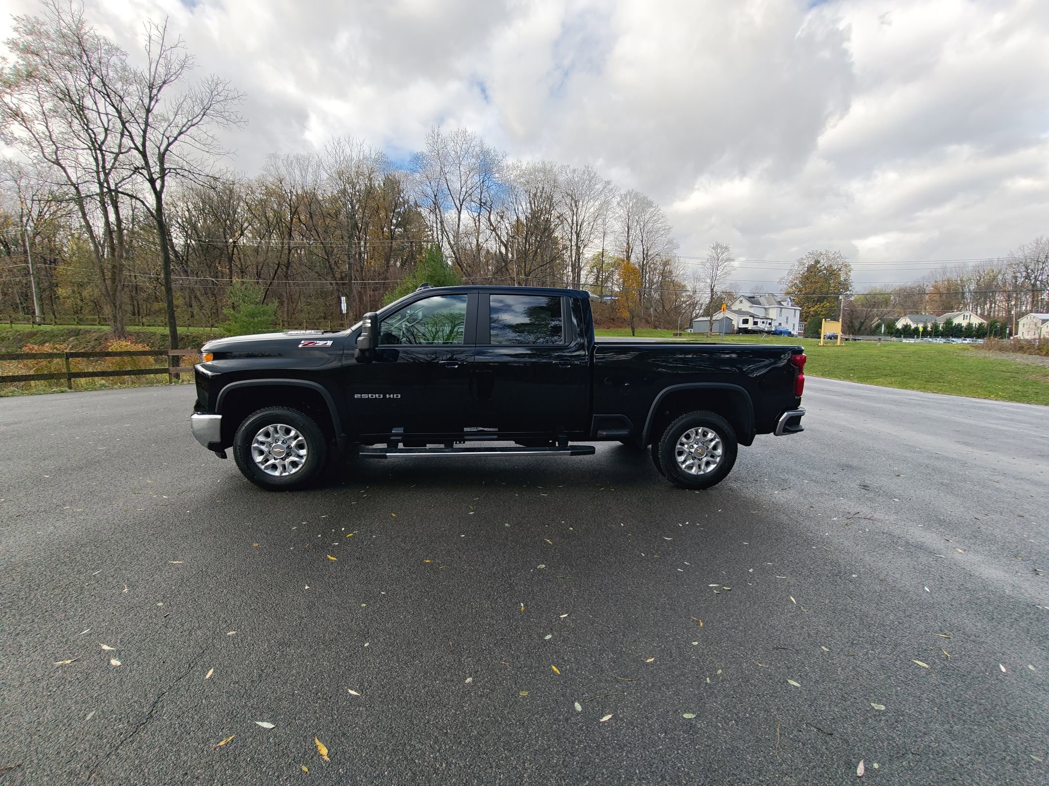 2026 Chevrolet Silverado 2500HD LT photo 2