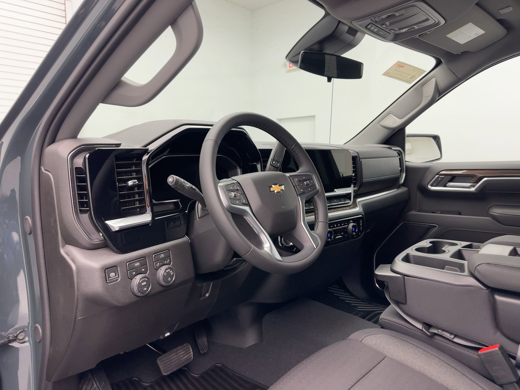2026 Chevrolet Silverado 1500 LT photo 3