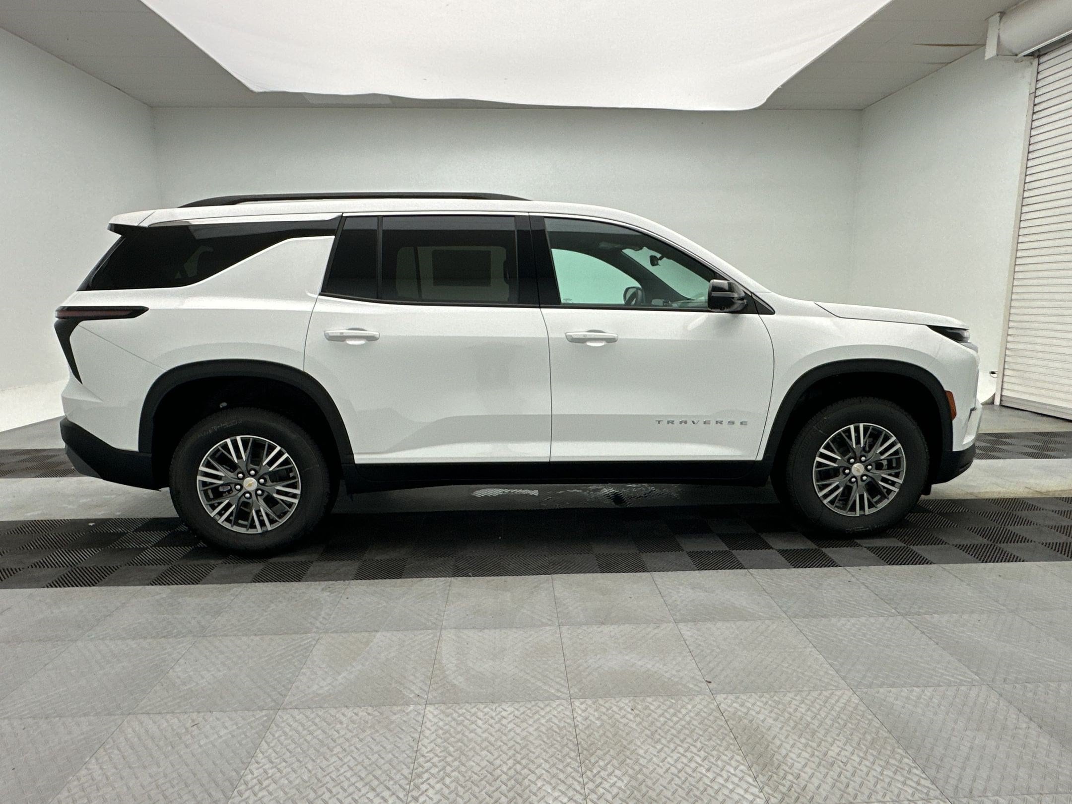 2026 Chevrolet Traverse LT - Photo 8
