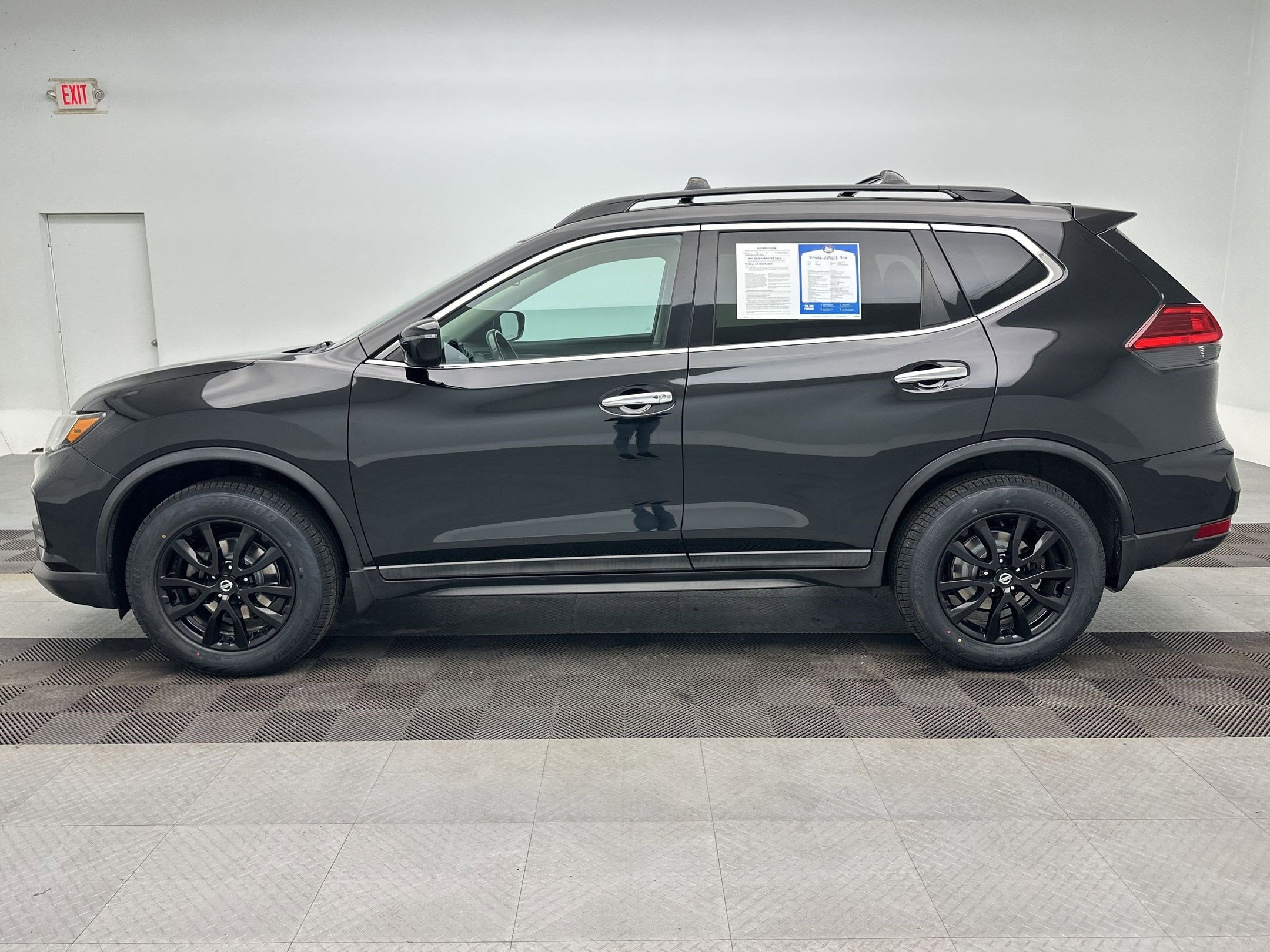 Used 2017 Nissan Rogue SV with VIN 5N1AT2MV5HC816883 for sale in Chittenango, NY