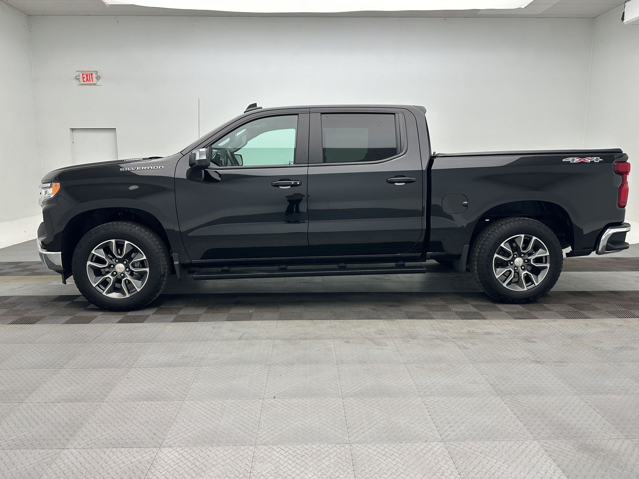 Used 2025 Chevrolet Silverado 1500 LT (2FL) Truck Crew Cab