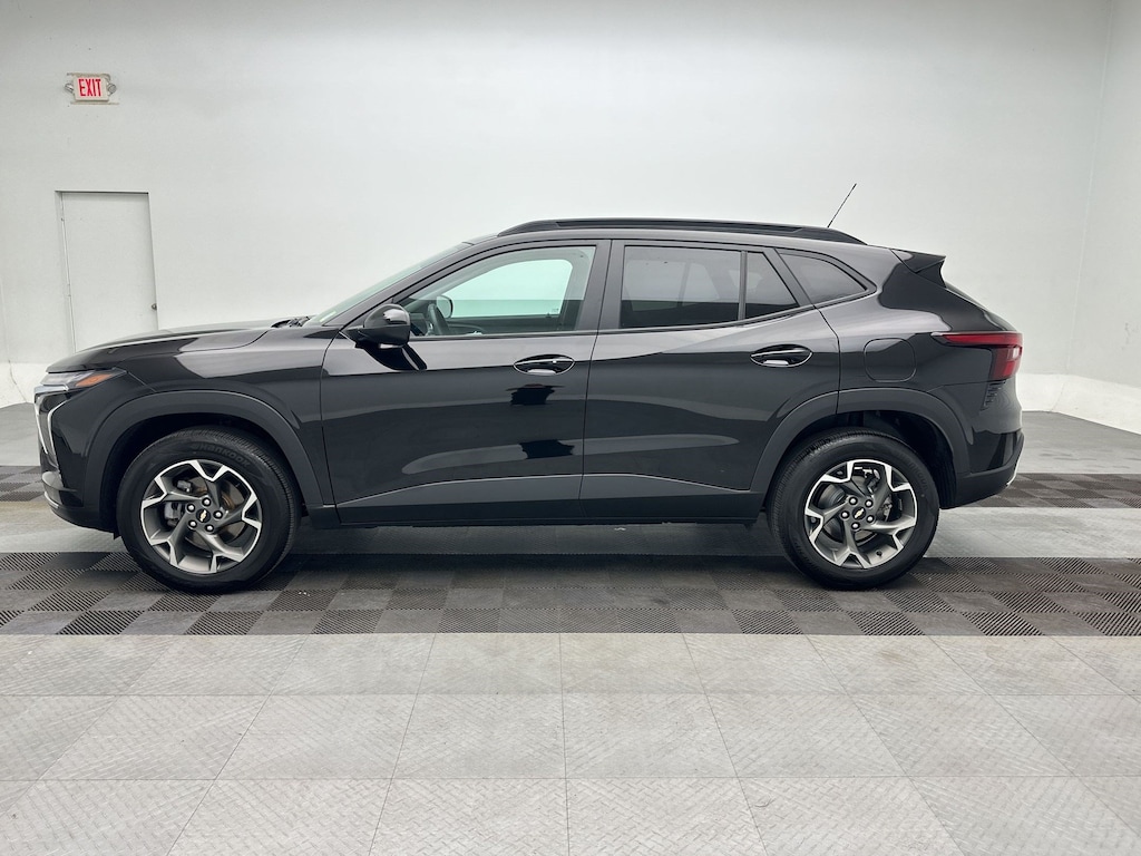 Used 2024 Chevrolet Trax LT SUV