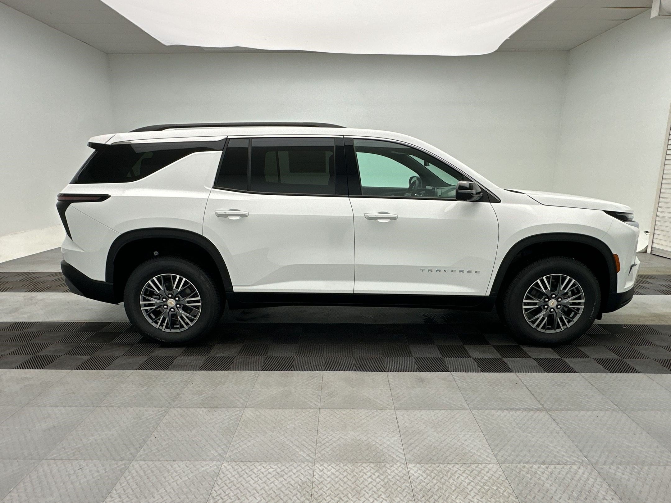 2026 Chevrolet Traverse LT - Photo 8