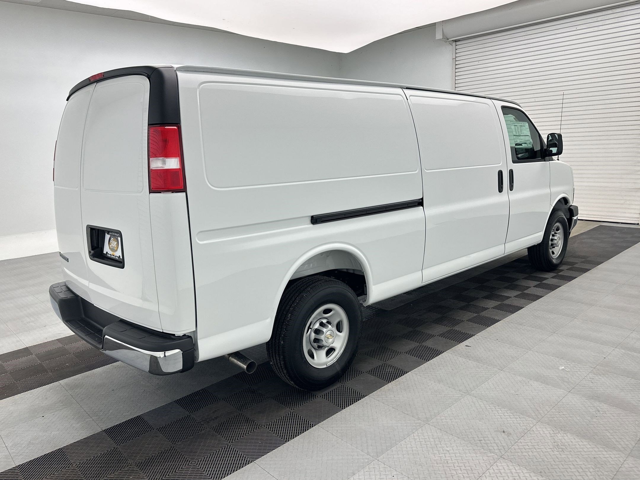2026 Chevrolet Express Cargo Work Van - Photo 9