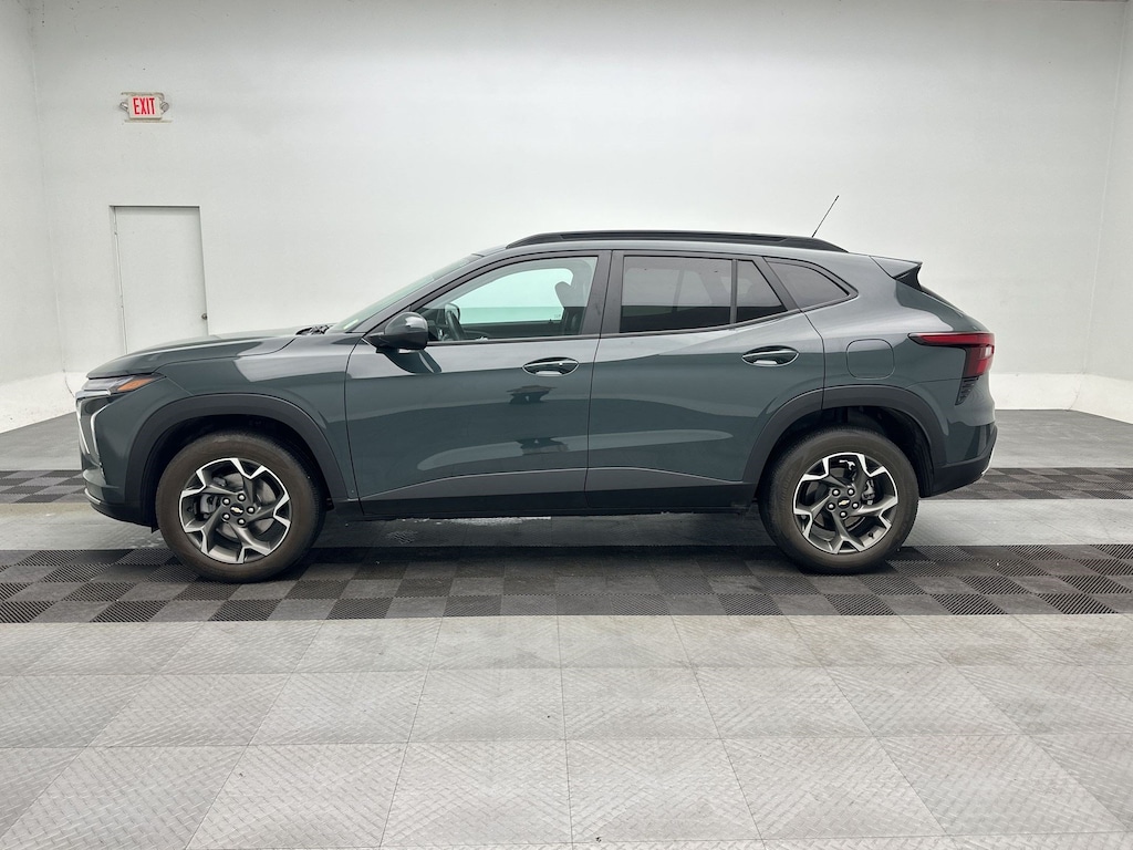 Used 2025 Chevrolet Trax LT SUV