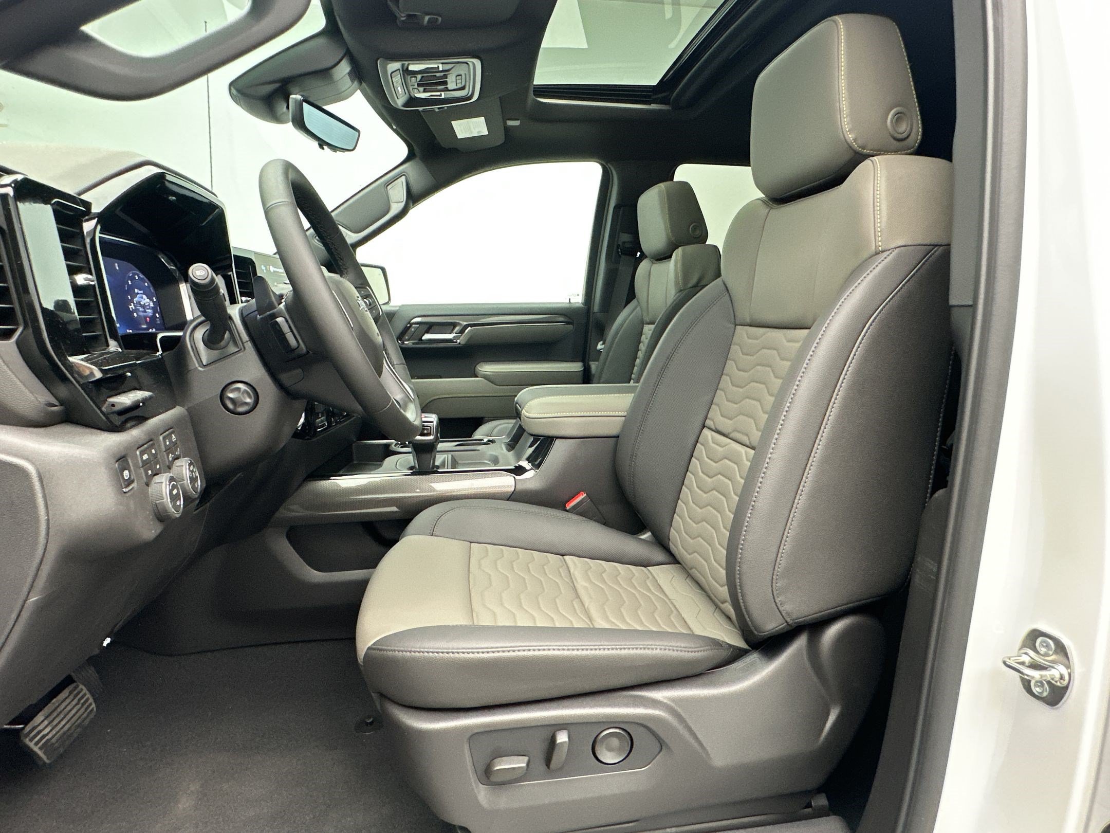 2026 Chevrolet Silverado 1500 ZR2 - Photo 5