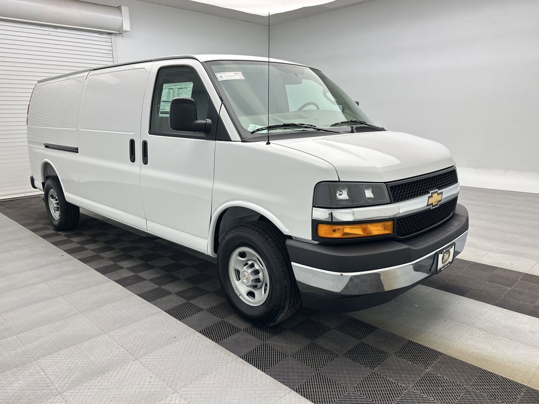 2026 Chevrolet Express Cargo Work Van - Photo 7