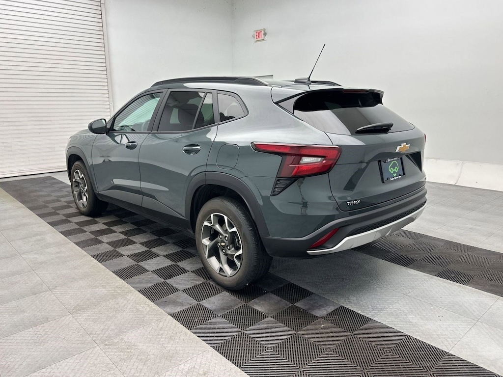 Used 2025 Chevrolet Trax LT SUV