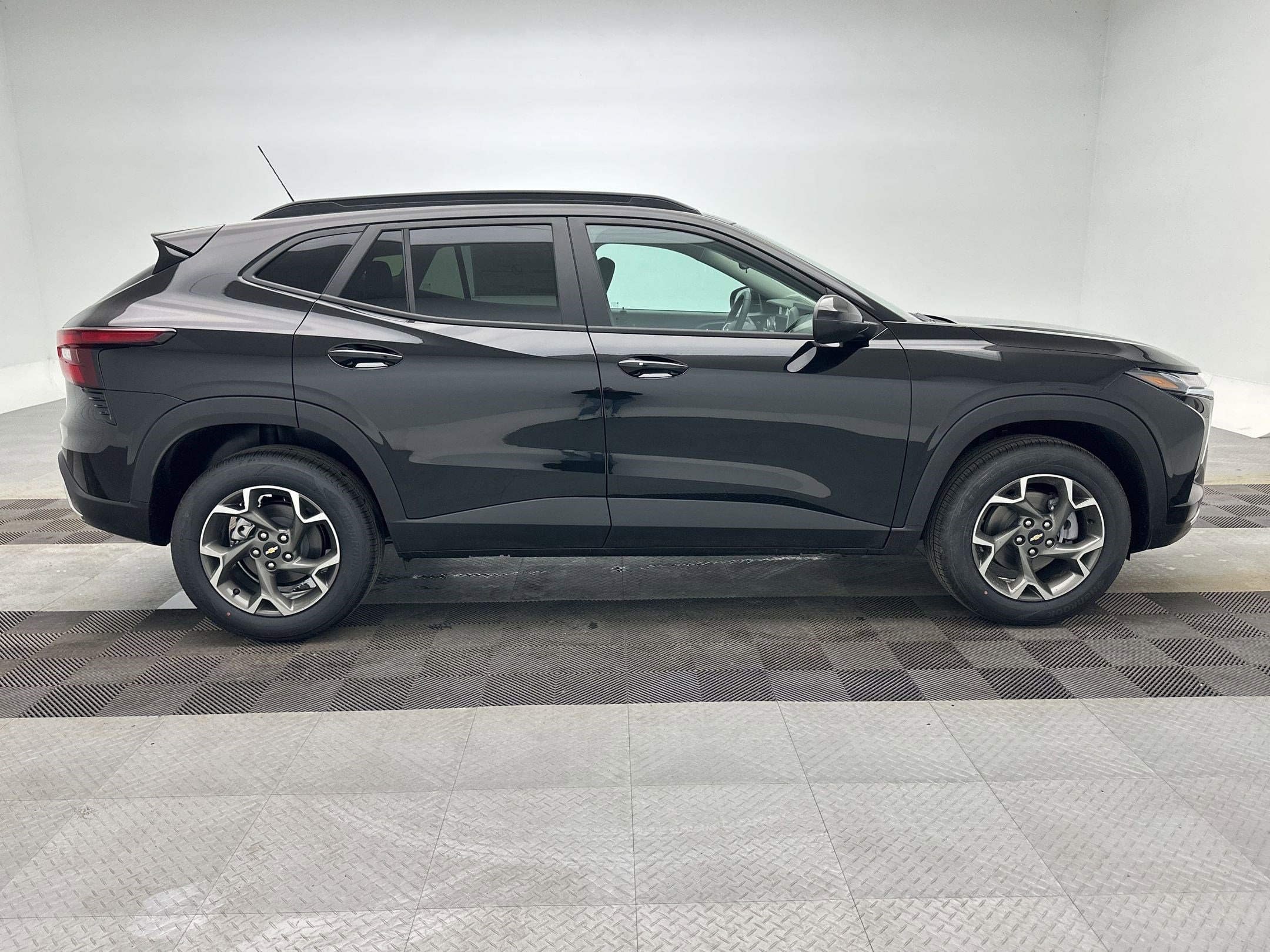 2026 Chevrolet Trax LT - Photo 8