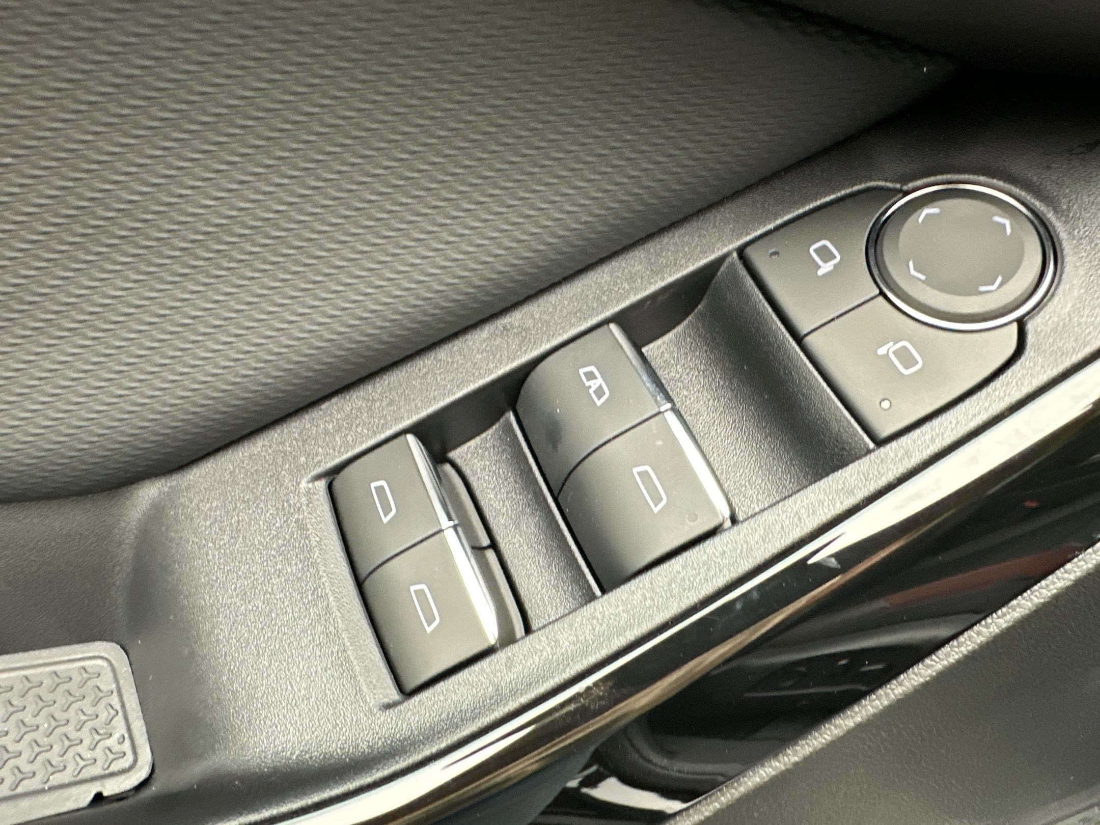 2027 Chevrolet Equinox RS - Photo 14