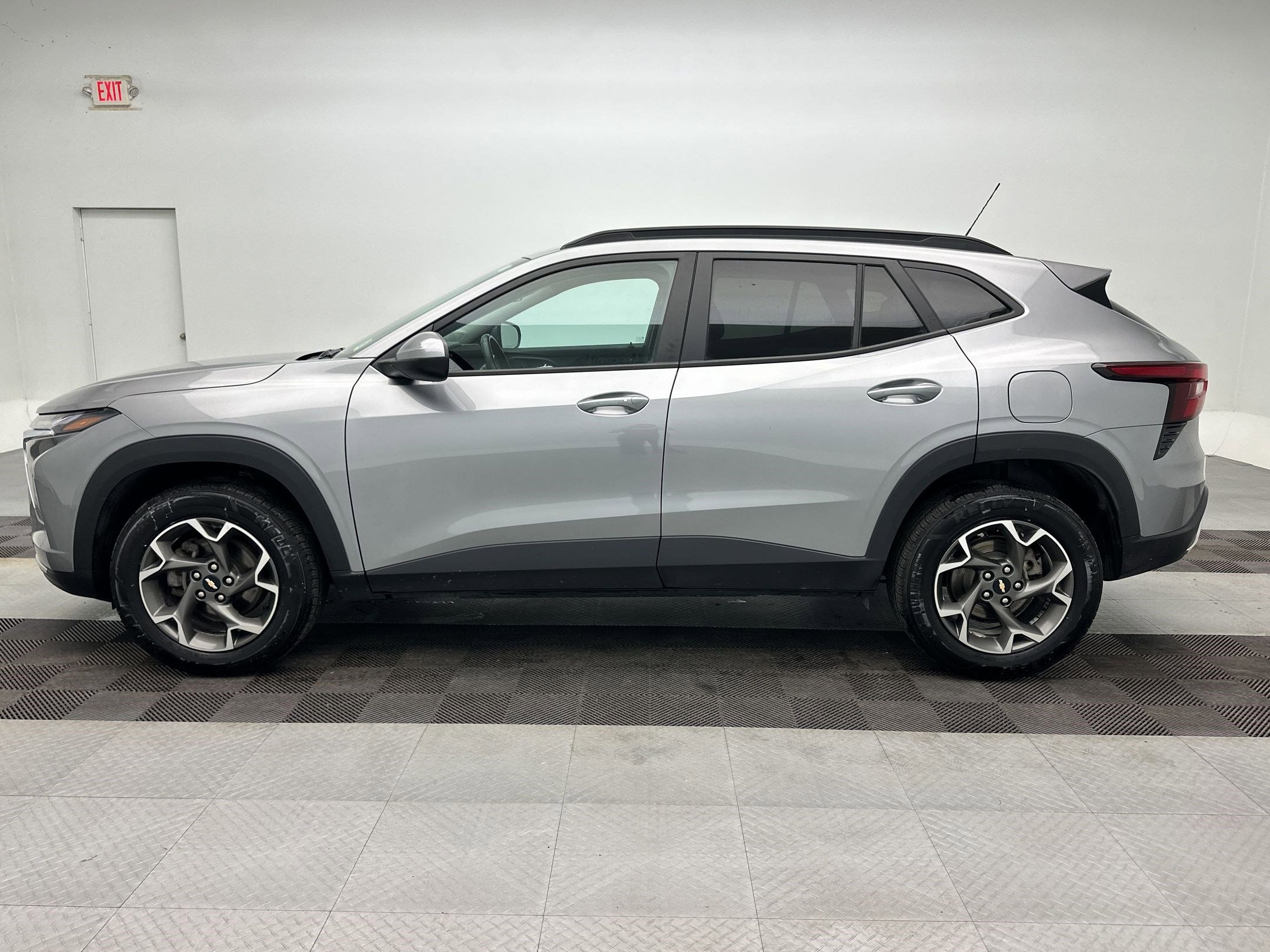 Used 2024 Chevrolet Trax LT with VIN KL77LHE26RC081285 for sale in Chittenango, NY