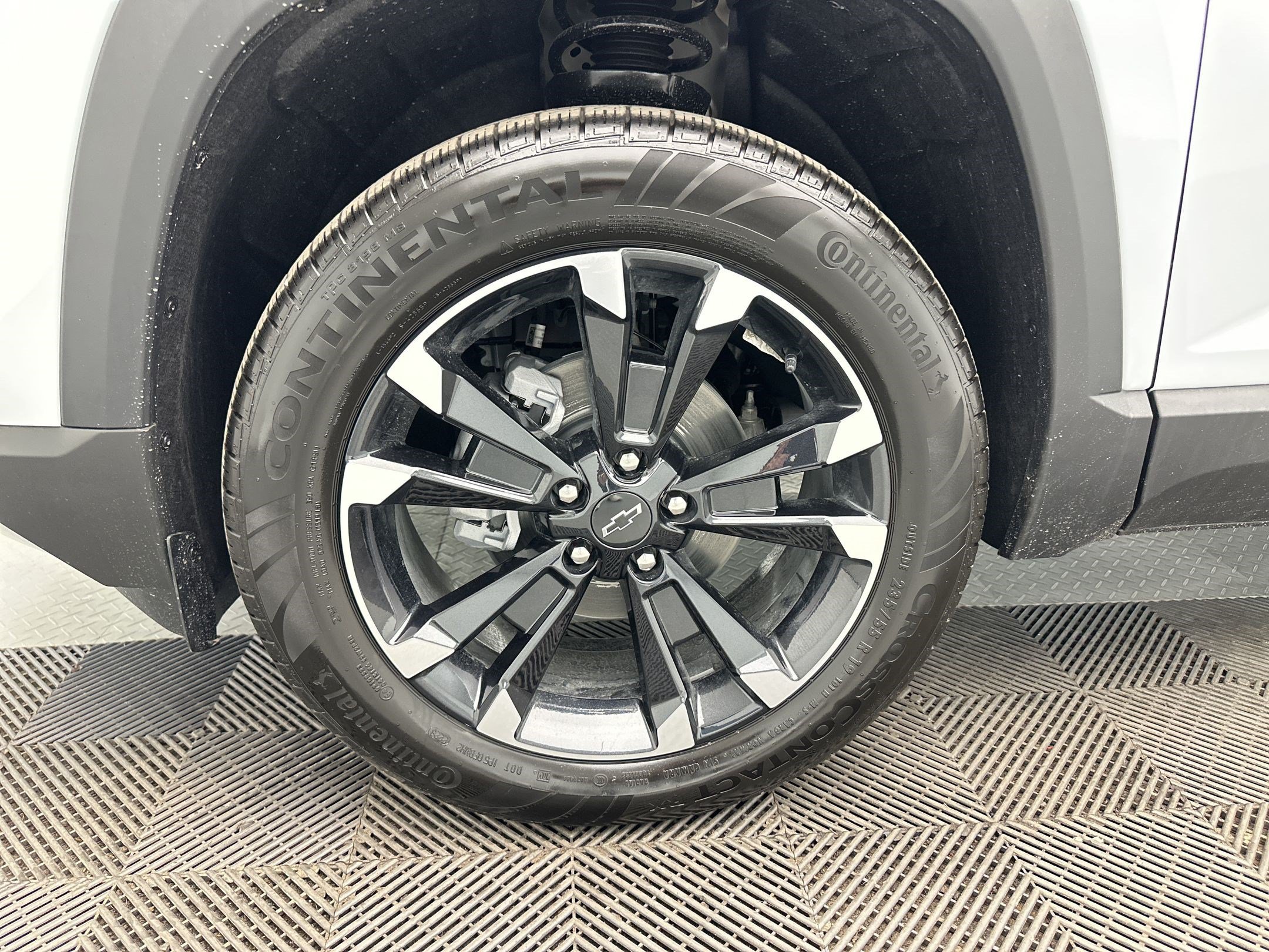 2027 Chevrolet Equinox RS - Photo 12