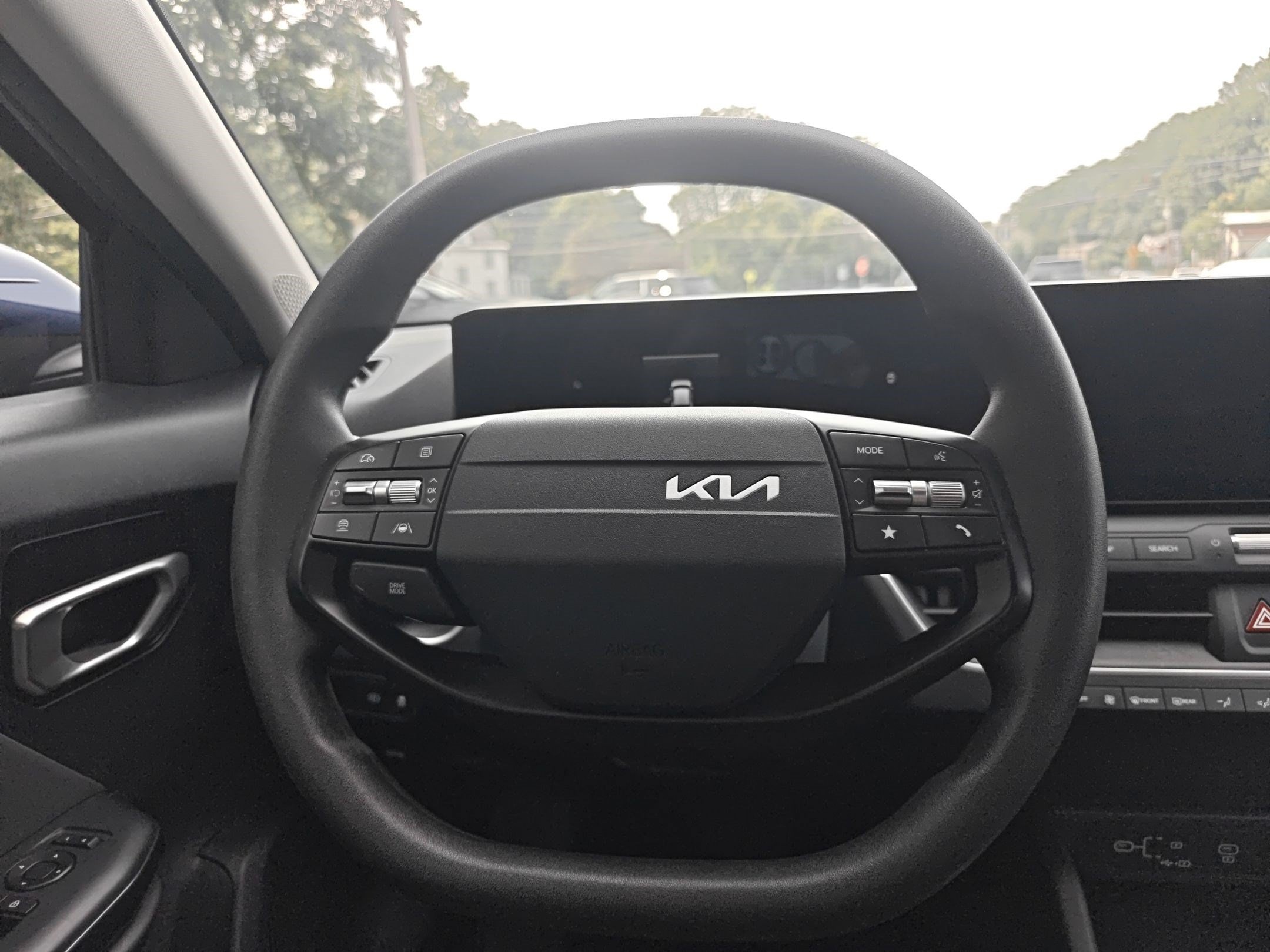 2025 Kia K4 LXS - Photo 11