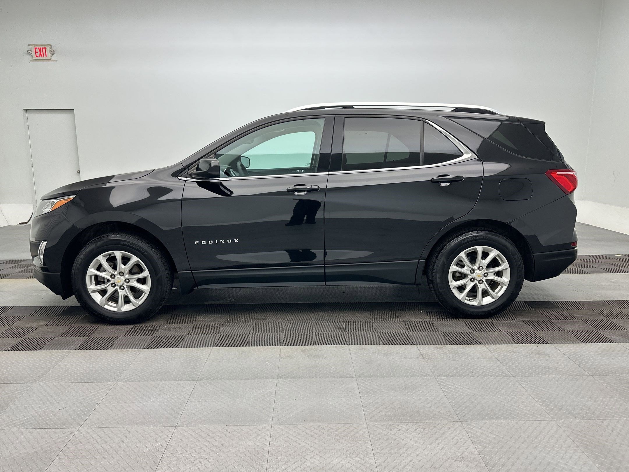 Used 2020 Chevrolet Equinox LT with VIN 2GNAXUEV6L6147566 for sale in Chittenango, NY