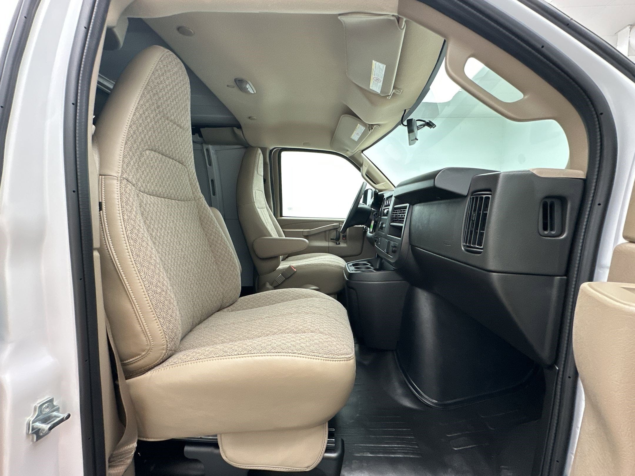 2026 Chevrolet Express Cargo Work Van - Photo 24
