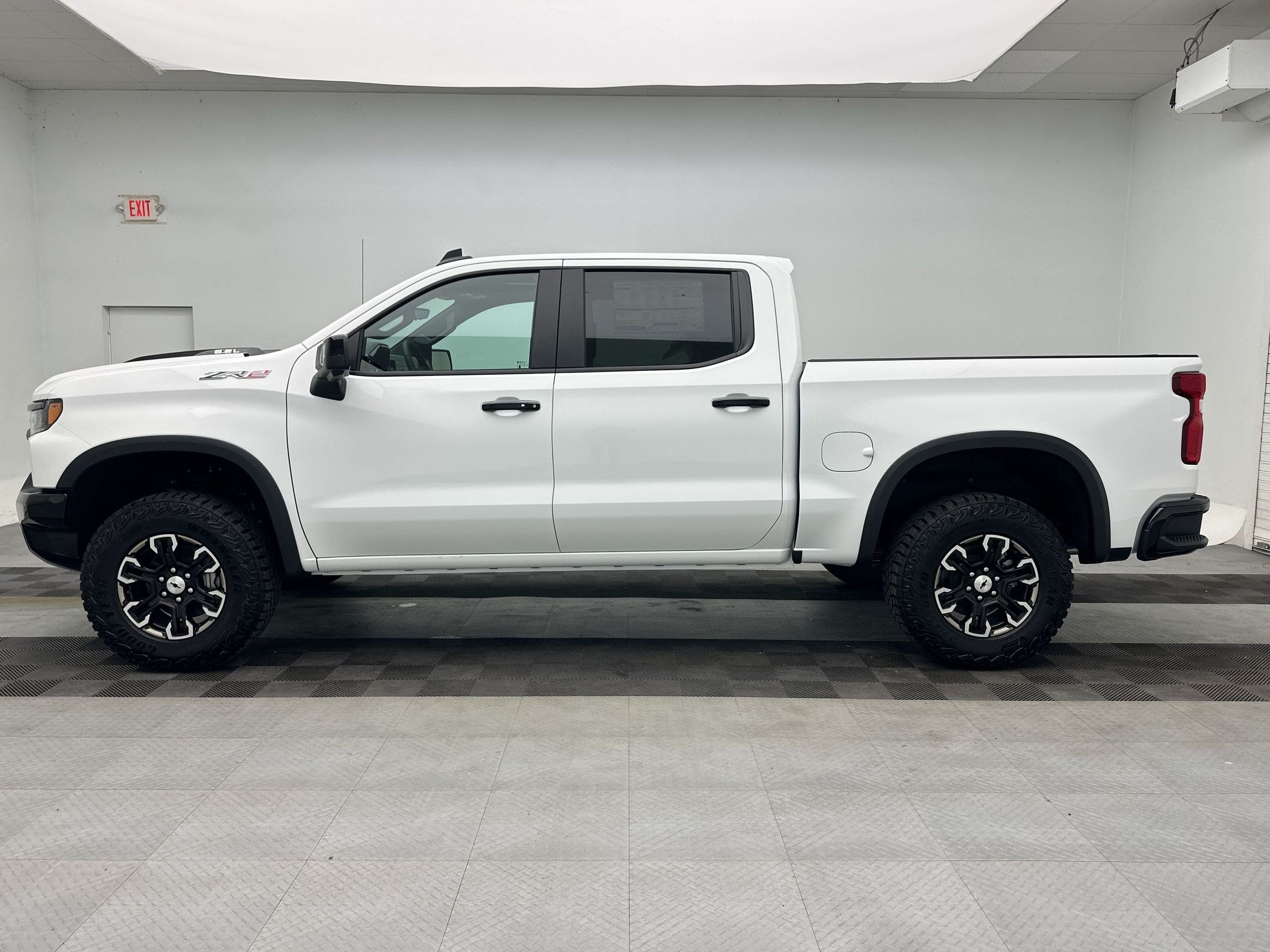 2026 Chevrolet Silverado 1500 ZR2 - Photo 2