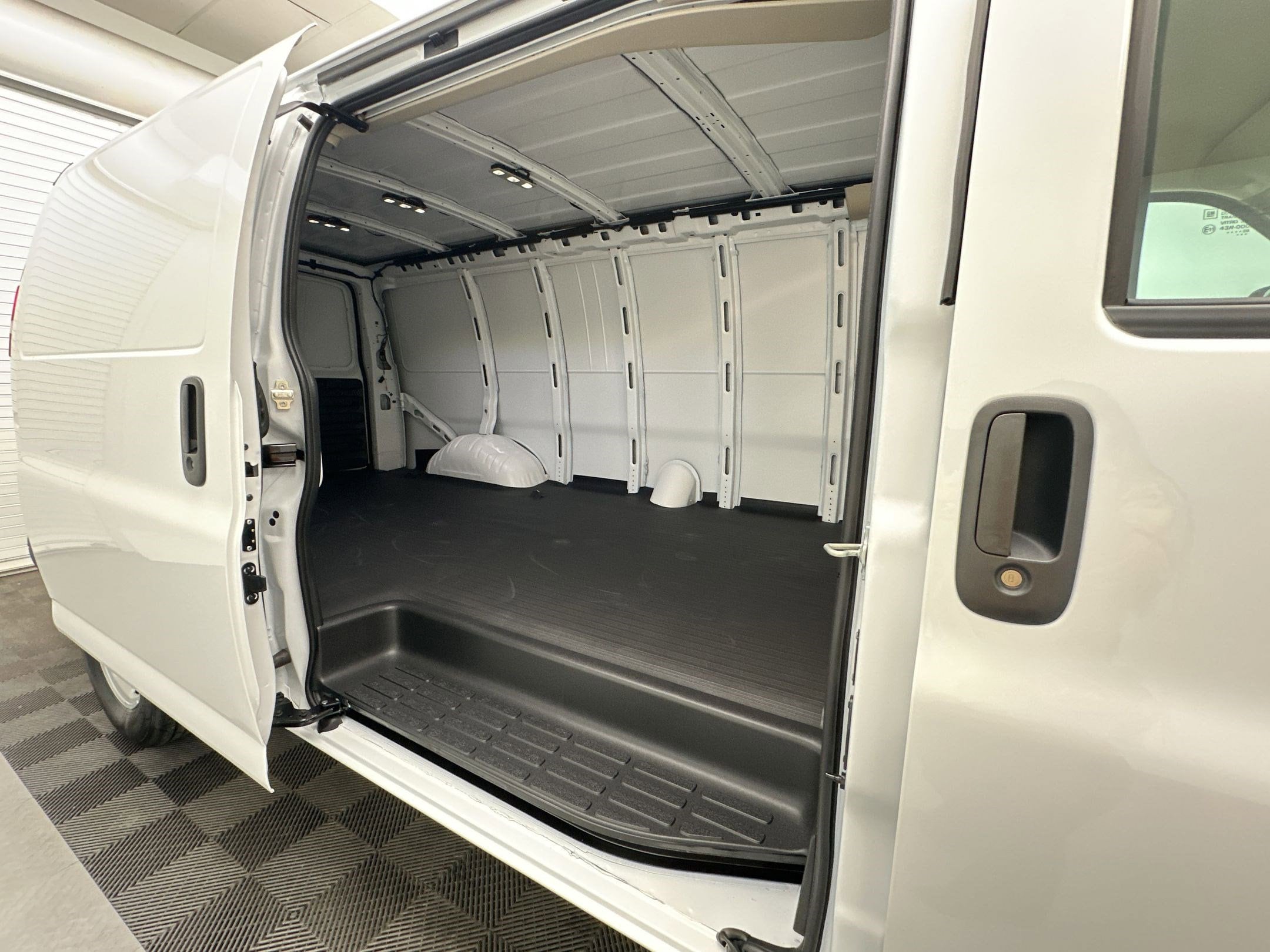 2026 Chevrolet Express Cargo Work Van - Photo 29