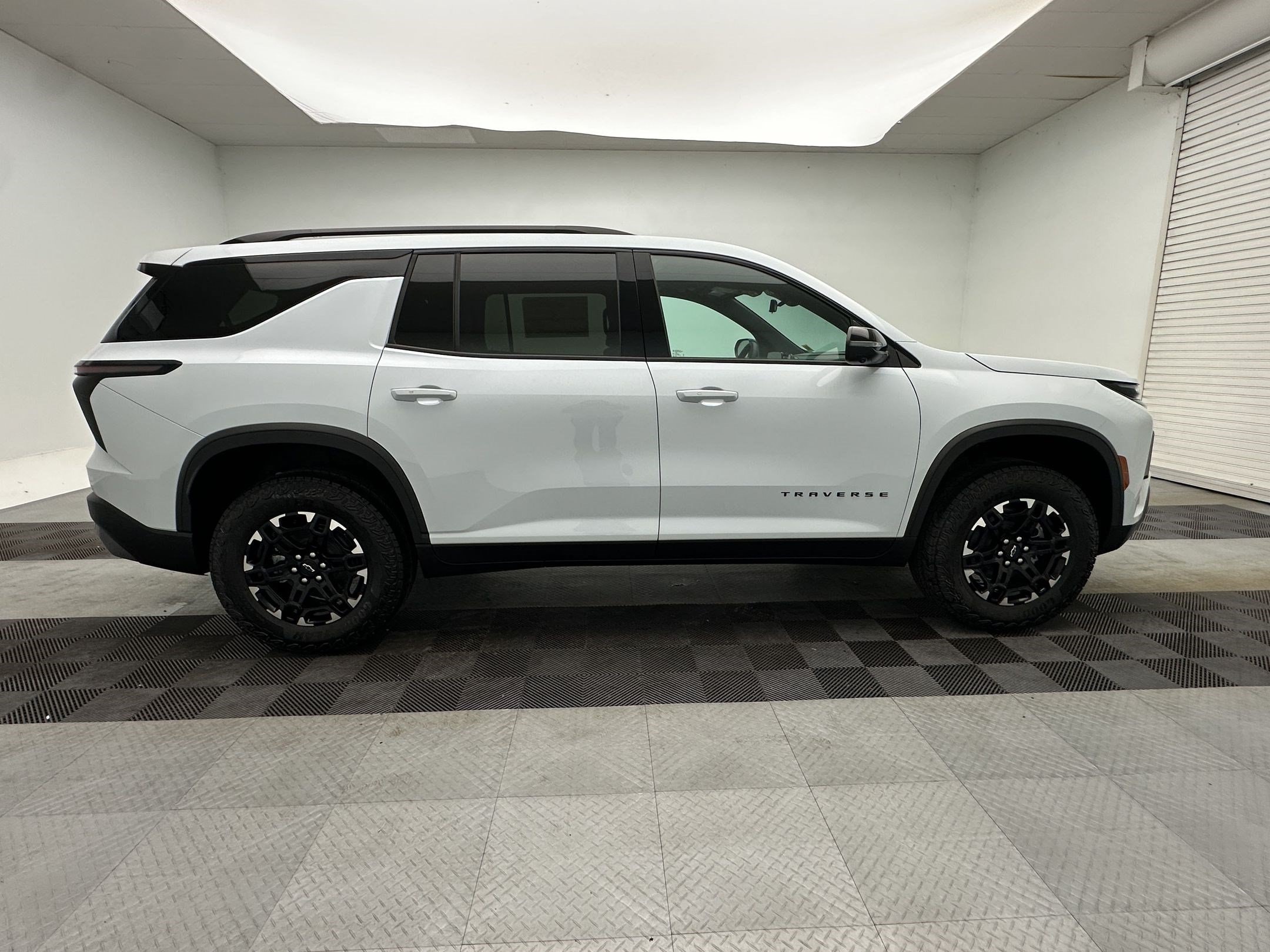 2027 Chevrolet Traverse Z71 - Photo 8
