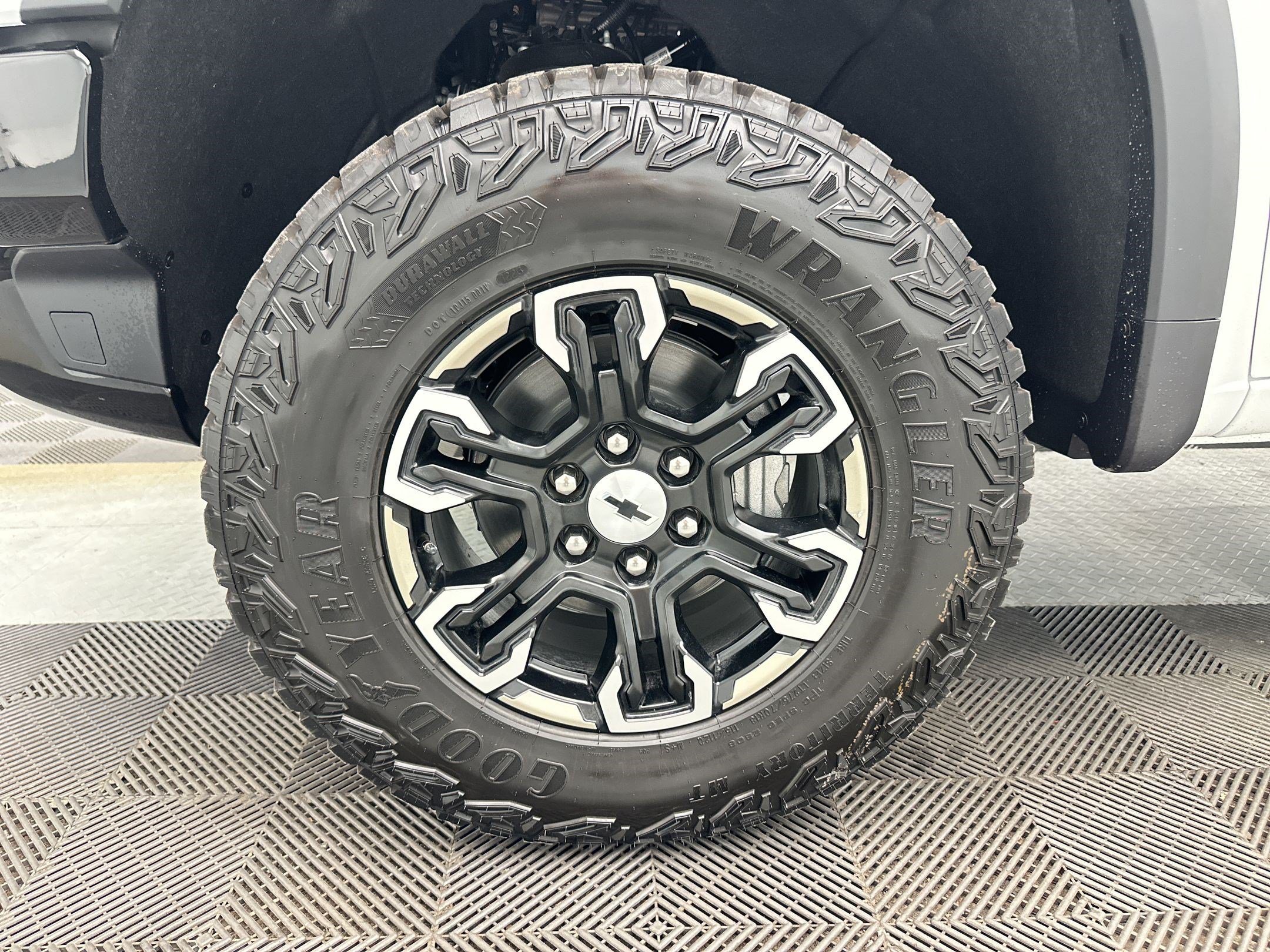 2026 Chevrolet Silverado 1500 ZR2 - Photo 12